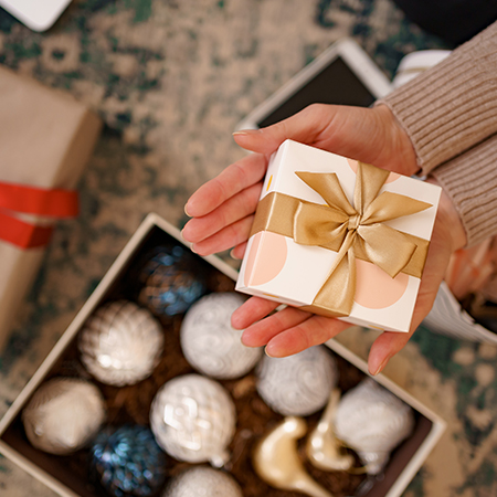 How To Implement Christmas Spirit On Your Packages? 