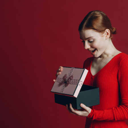 Ritüel Olarak Paket Açma: Unboxing Deneyiminin Nöro-Pazarlama Boyutu