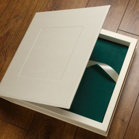 Book Box: The Most Decorative Way to Highlight Your Books