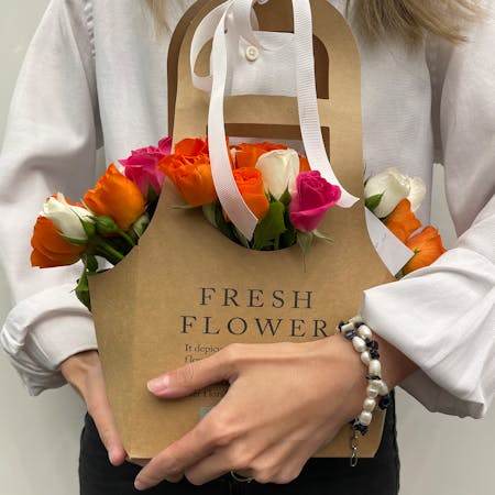 Minimal Luxury or Tropical Sparkle? Aesthetic Trends in Summer Packaging Design