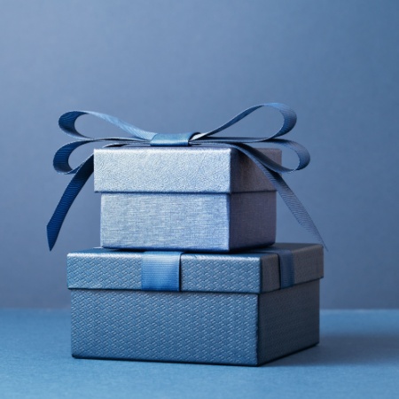 Ambalajda Kristal Etkisi: Işığı Yansıtan Malzemelerin Cazibesi