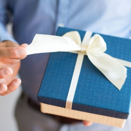 The Psychology of Unwrapping Gifts: Managing Curiosity, Excitement, and First Impressions Through Packaging
