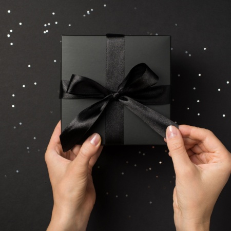 The Psychology of Unwrapping Gifts: Managing Curiosity, Excitement, and First Impressions Through Packaging