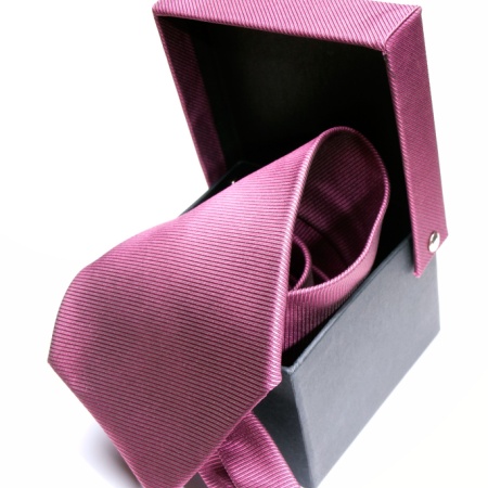 Why Does a Tie, the Essential Accessory for Special Occasions, Need Elegant Packaging?  