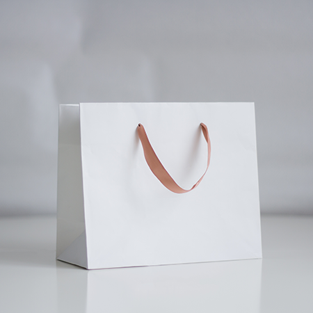 How Bags Used in Holiday Gifting Make a Difference